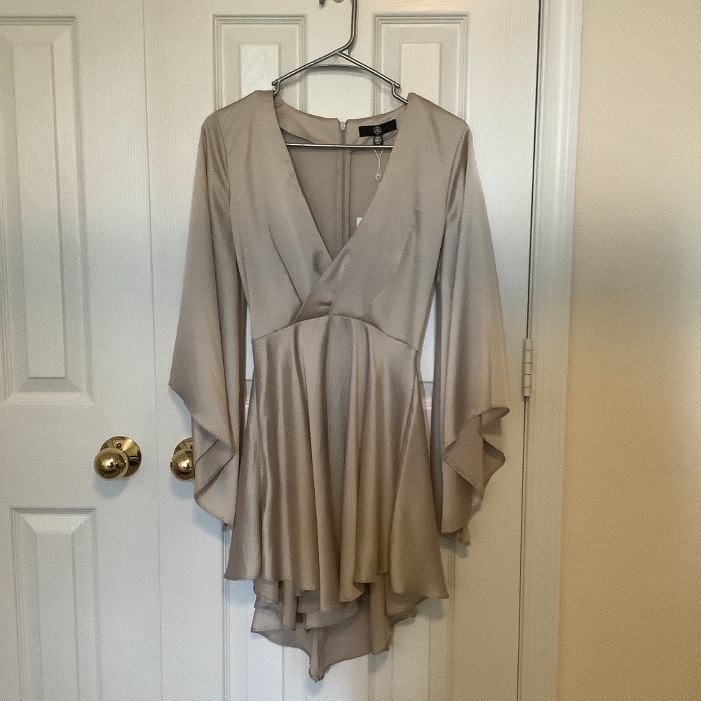 Missguided Plunge Flare Sleeve Skater Dress